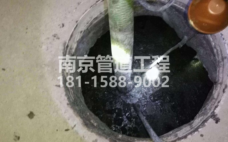 216润州清理化粪池